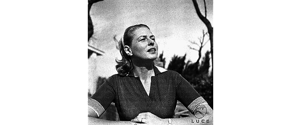 Ingrid Bergman nel giardino della sua casa