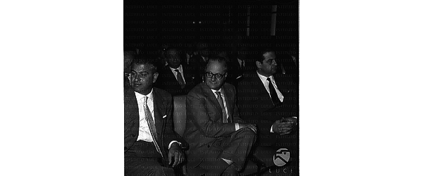 I professori Felice Ippolito,  Amaldi Edoardo e Maria Arnaldo Angelini seduti in prima fila. Piano americano