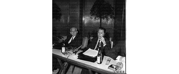 Leo Valiani e Franco Maria Malfatti durante la tavola rotonda sul tema Italia, Inghilterra, America, Europa - totale