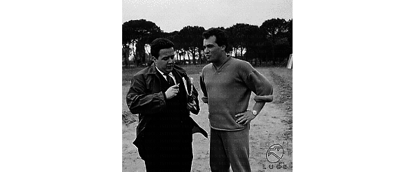 Nunzio Gallo viene intervistato durante una pausa della lavorazione del film