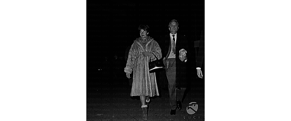 Roma Il produttore cinematografico James Hill a passeggio con la moglie Rita Hayworth