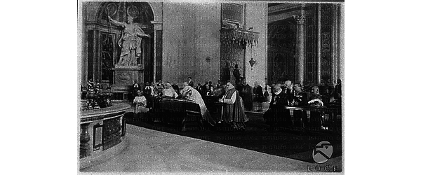 Città del Vaticano Il Re e la Regina raccolti in preghiera di fronte all'Altare della Confessione