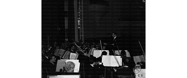 Roma Vittorio Abbati ripreso mentre dirige l'orchestra del Teatro dell'Opera di Roma al Barberini
