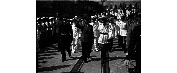 Venezia Goebbels esce dalla stazione di Venezia accompagnato da Pavolini e da un folto gruppo di autorità