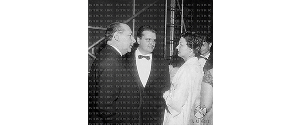 Roma Roberto Rossellini, Piero Zuffi e la principessa Antonietta Grimaldi ad una prima al Teatro dell'Opera di Roma