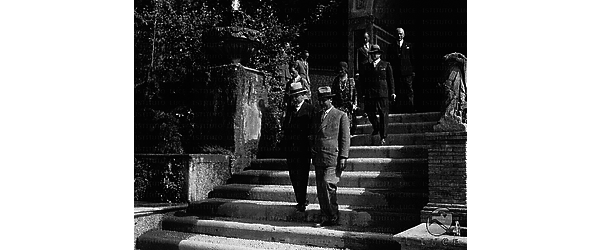 Tivoli Il ministro Sirianni e Lord Alexander scendono una scalinata del parco di Villa d'Este a Tivoli