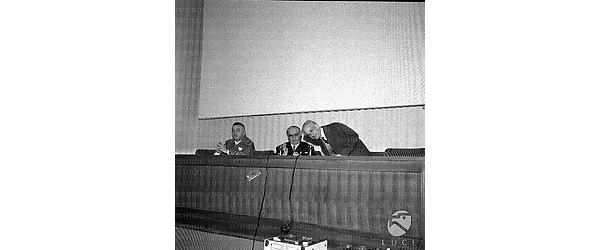 Il  prof. Remo Branca al tavolo degli oratori con Vincenzo Virno ed Ermanno Renda