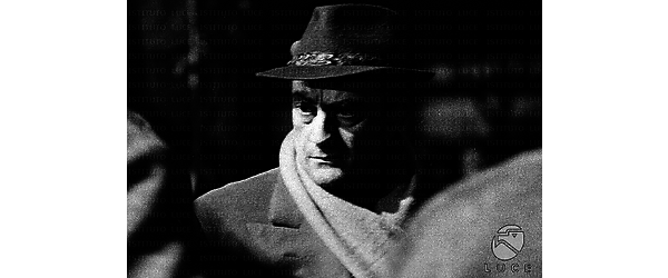 Milano Luchino Visconti, in esterni, di notte, sul set del film Rocco e i suoi fratelli
