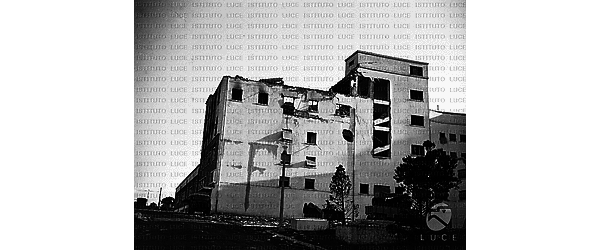 Roma Edificio principale dell'Istituto Luce sventrato dalle bombe