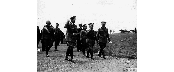 S.Marinella Esercitazione tattica a S.Marinella; arrivo di Hitler, del Re e dei generali dell'Esercito