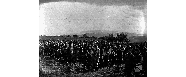 Serra San Bruno Battaglione di militi fascisti esulta in un campo di manovre della M.V.S.N. in località Serra San Bruno