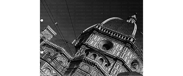 Firenze Inquadratura dal basso della cupola di Brunelleschi (Duomo di Santa Maria del Fiore); sullo sfondo la sommità del campanile di Giotto