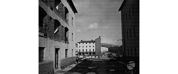 Cassino Lavori di edilizia residenziale nell'abitato di Cassino, con edifici pressochè completati e pavimentazione viaria da completare